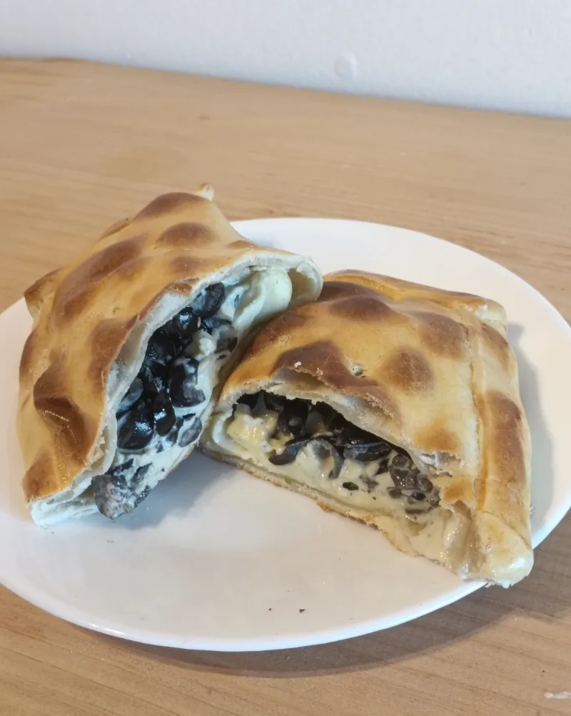 empanada aceituna queso